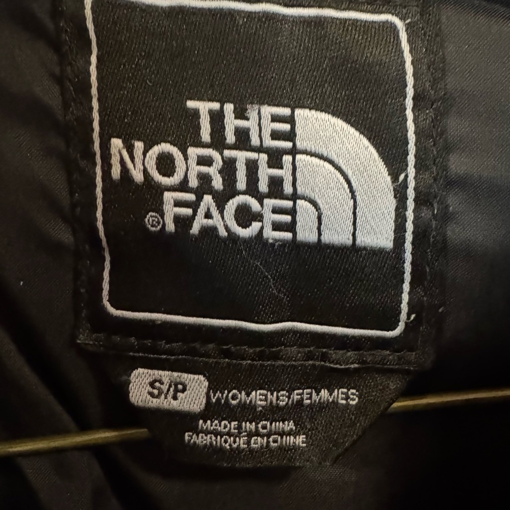 The North Face Women's Quilted Black 550 Jacket - Picture 3 of 3